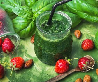 Breakfast: Spinach & Berry Power Smoothie