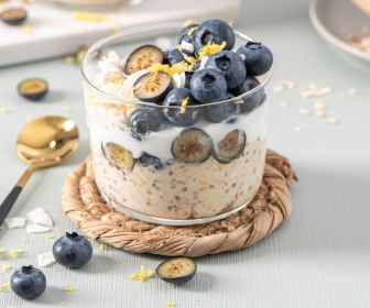 Breakfast: Overnight Porridge Oats with Flaxseeds & Blueberries