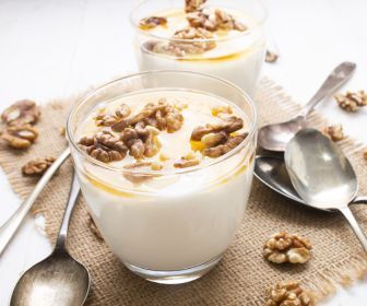 Breakfast: Greek Yoghurt with Walnuts & Honey